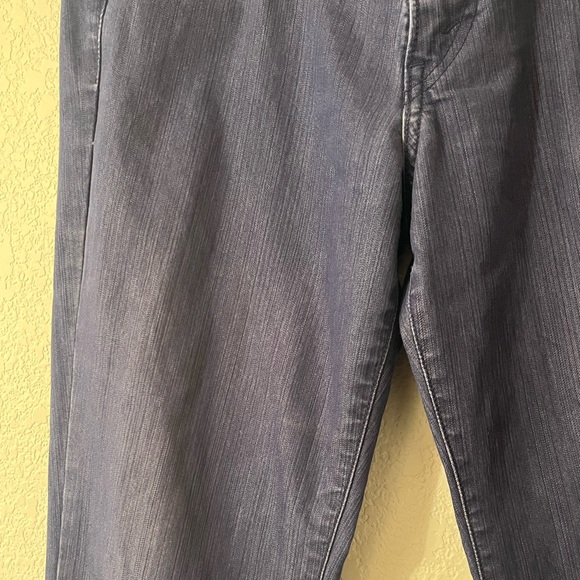 Low Rise Levi’s Jeans - Picture 2 of 5